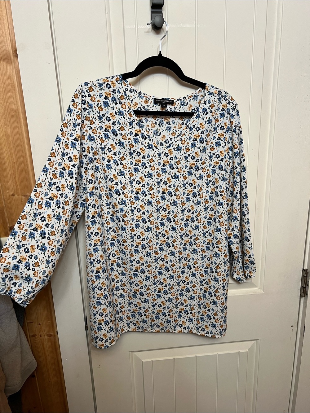 Warm Floral Print V-Neck Women's Top - White/Blue/Gold Women’s Large